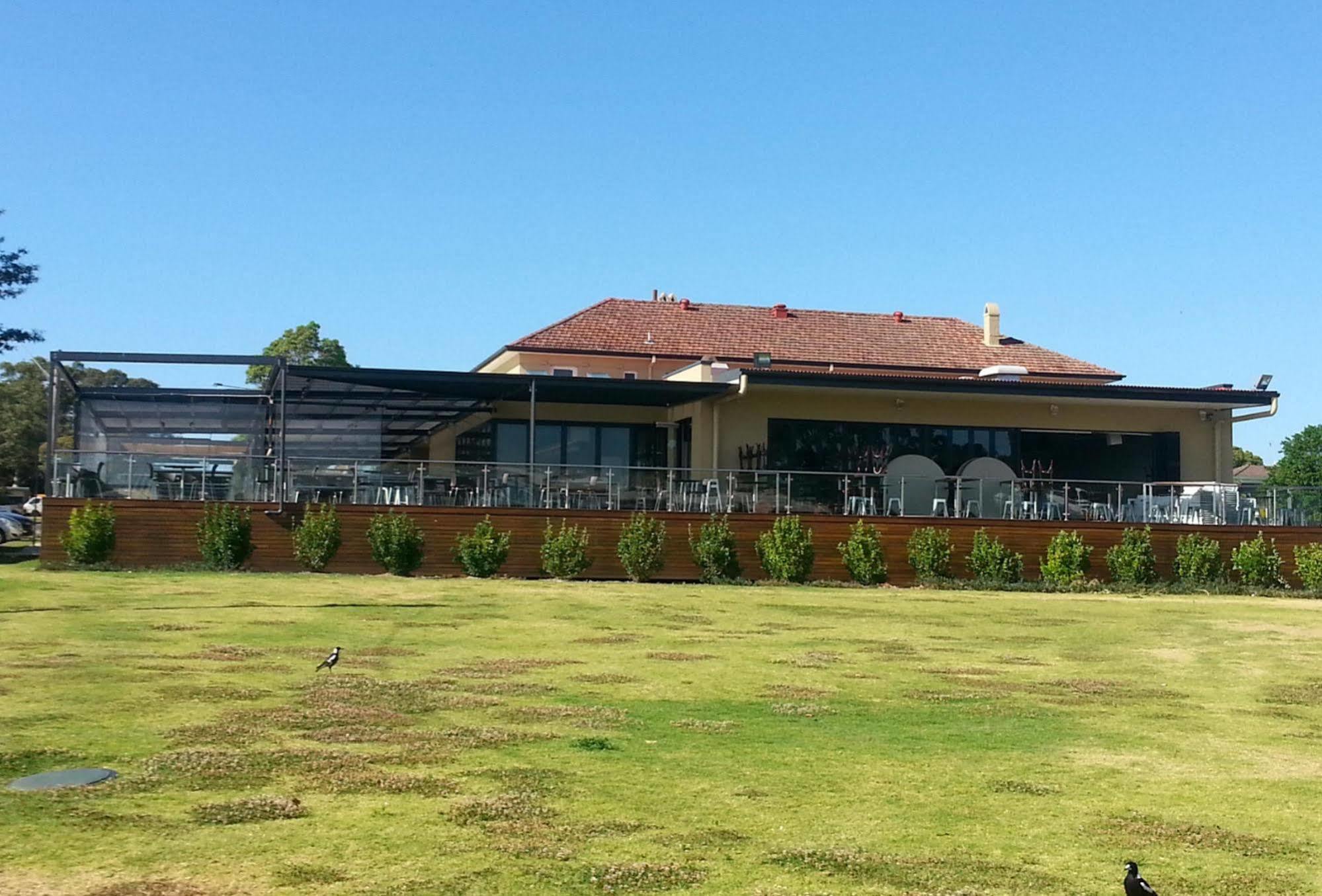 Huskisson Hotel エクステリア 写真
